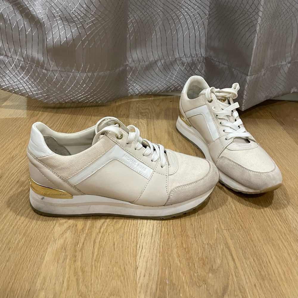 Michael kors size 7.5 beige sneakers woman
